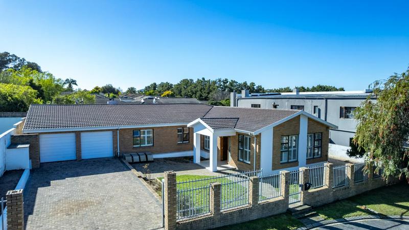 5 Bedroom Property for Sale in Bergsig Western Cape
